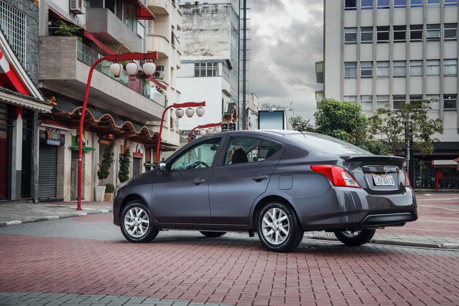  Nissan Versa 2015 года  (BR) (фото 3 из 17)
